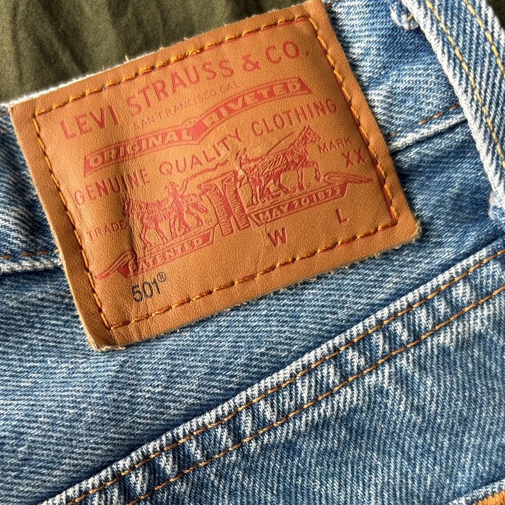 Levi 501 Cutoff Denim Shorts - Picture 4 of 7